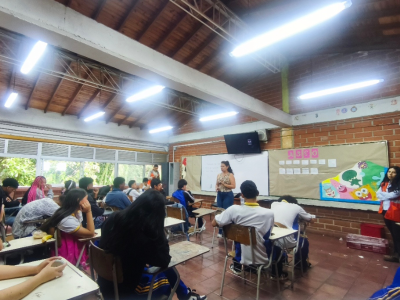 La charla terminó,
pero la reflexión apenas comienza.